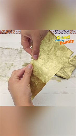 Make edible gold leaf at home to decorate cakes and cupcakes | Good Cooking Family