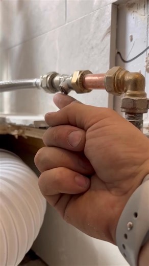 How to replace a leaking isolation valve! #howto #diy #asmr #subscribe #youtubeshorts #learn #tools | Mmplumber Tips