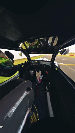 A Crazy Close Finish In The Legend Cars Live On ITV4, Car Racing Doesn't Get Any Closer Than This!!!