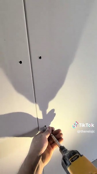 Drywall Installation: Using the Right Screws for a Perfect Finish