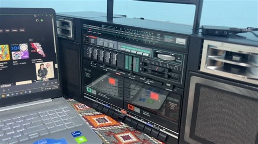 The Sansui CP-55W is a rare, vintage stereo double cassette boombox from the 1980s, known for its high-quality sound and classic design. It is a sought-after collector's item for audio enthusiasts. Key Features & Specifications Audio Power: It features a built-in amplifier, reportedly delivering about 8 watts per channel into 4 ohms. Cassette Decks: The unit includes dual cassette players, allowing for tape playback and dubbing. Equalization: Features a 5-band equalizer for sound customization a