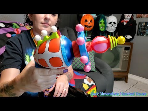 Killer Klowns Cotton Candy Gun from Spirit Halloween Store Unbox Video and Jumbo Clown Costume Mask