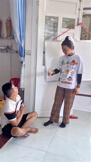 Cách cô giáo hướng dẫn học sinh cách vẽ chú chó #shorts