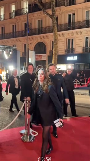 Jim Carrey arrived on the César Awards 2026 red carpet in Paris and instantly sparked a viral comment wave. Some fans praised his “beautiful old age” glow, others dropped playful “clone” jokes, and many simply sent big love. One short entrance, and the conversation took off fast. #JimCarrey #CesarAwards #Paris #RedCarpet #CelebrityNews #HollywoodBuzz #TrendingNow #ViralMoment | Hollywood Buzz