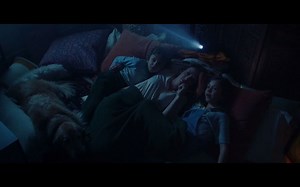 智能门锁品牌FRONTPOINT广告 都市各年龄段女性家庭状态组画面参考学习