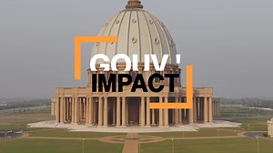 ▶ #GouvImpact | Yamoussoukro : ville riche en attractions touristiques Yamoussoukro est l’une des cinq villes hôte de la 34e édition de la Coupe d’Afrique des nations. Ville moderne aux avenues larges et lumineuses , et aux hôtels luxueux, Yamoussoukro est connue pour ses sites touristiques emblématiques. Le plus célèbre d’entre eux est la basilique Notre dame de la paix. On y trouve aussi le lac aux caïmans, le parc national d’Abokouamekro, la fondation Felix Houphouët Boigny, des tisserands du