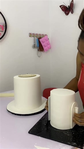 THANK YOU ALL FOR 2025 CHEERS TO BAKING MORE BEAUTIFUL AND YUMMY CAKES FO YOU ALL IN 2026🤭❤️#CapCut #veemix_cakery #2025 #fyp #cakes