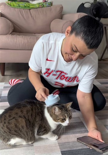 I finally understand why this one keeps selling out 👀 So easy to set up, super clean, and my cat actually uses it without hesitation 🐾 If you’re looking for something practical that truly works for everyday life, this is it. Tap the link and see why everyone’s talking about it ✨ . 🔗Link in my Bio & https://affiliate-us.tiktok.com/api/v1/share/AJGVtqlExtOY . . #AutoScooper #TikTokShopHolidayHaul #TikTokShopRestock #PetPivot #fashionweek @PetPivot US