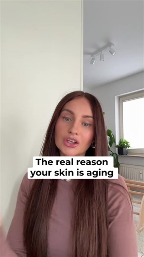 You can use the best skincare in the world — and your skin can still age faster than you want. Because real anti-aging doesn’t start in your bathroom. It starts inside your body: inflammation, gut health, blood sugar, and cell energy all affect how your skin ages. Skincare helps. But it works best when your body supports your skin from within. #SkinHealth #AntiAgingTruth #over40 #HealthySkinHabits #WomenOver40