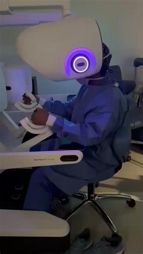Immanuel on Instagram: "doing a Surgery with the latest Intuitive robot, the Da Vinci 5 at StanfordMed technological advancement #viralreelschallenge2025viralreelschallengejaiviralreelschallengeviralreelschallenge"