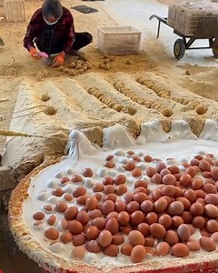 How century eggs are made, amazing to watch | The Food Ranger