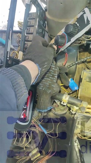 JCB 3CX. Testing the three speeds of the new heater motor and the new resistor! HOORAY!!! It works!