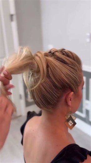 Fun pony tail updo! #kellgrace #hairstyle #updotutorial #bridalhair #ponytail