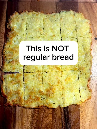 Cheesy bread… made with almond flour 😋 🧀 Crispy outside, soft cheesy middle, and zero flour crash. The “I’ll just try one” recipe you end up making every week. #easyrecipe #almondflour #lowcarb #cheesebread #momlife