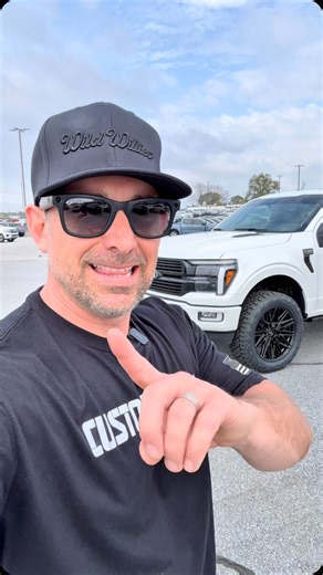 Wild Willies on Instagram: "2025 AKINS FORD F-150 STAR WHITE PLATINUM STOCK #SFA29268 COVERT EDITION ☑️2” FOX COILOVER LEVEL KIT SYSTEM ☑️ AKINS SPRAY IN BEDLINER ☑️LLUMAR WINDOW TINT WITH SUNSTRIP ☑️285/55/22 NITTO RECON GRAPPLER ALL TERRAIN TIRES ☑️REAR WHEEL WELL LINERS ☑️CUSTOM BEDSIDE GRAPHICS ☑️RETRAX POWERTRAXPRO MX ELECTRIC RETRACTABLE BEDCOVER ☑️22X9.5” GLOSS BLACK VOSSEN HF65 WHEELS +20 OFFSET ☑️HYPERTECH SPEEDOMETER CALIBRATOR"