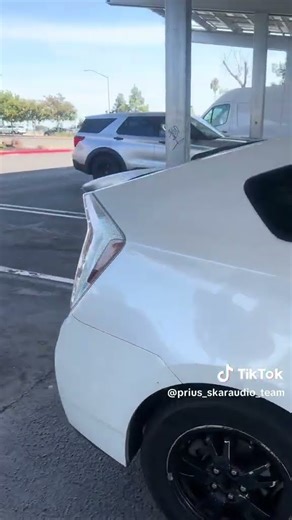 1 skar audio evl 18 sub on a skar audio rp 1.5 k amp on this prius #caraudio