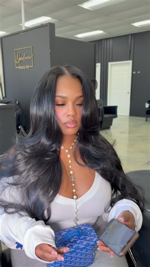 itsdeara (@thehairplugg)’s video of How To Style A Wig Tutorial