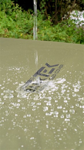 Cold this morning? ❄️ Time to upgrade your sleeping bag. The Bank-Tek Thermal Bed Cover has you sorted. Stay warm and dry through the colder months with the Bank-Tek Thermal Bed Cover. With a fully waterproof Cloudbase ™ outer shell, insulated fill and fleece-lined to add an extra layer of warmth, oversized to fit standard and wide beds simply connect up using the four attachment points. #soniksports #teamsonik #aheadofthecurve #carpfishing #carpangler #carpangling #fishing #onthebank #gonefishi