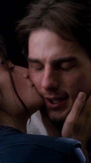 eyesneverliechico on Instagram: "Love language 🧡🫠 Penélope Cruz and Tom Cruise in Vanilla Sky 🍿"