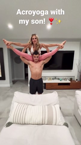 Acroyoga straddle split #yoga #fitness #shortvideo #stretching #viral