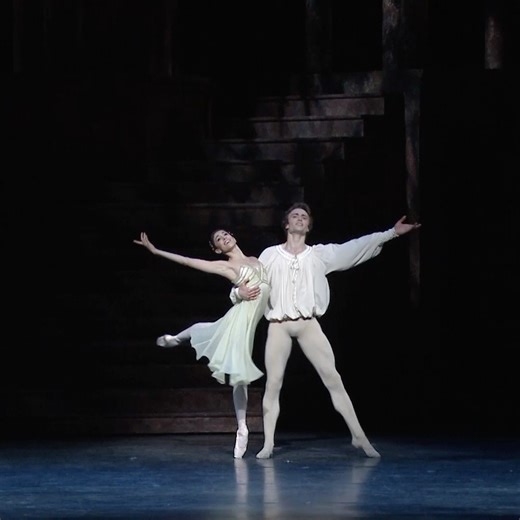 Star-crossed lovers 💔🌙 On this day in 1965, Kenneth MacMillan’s Romeo and Juliet premiered at the Royal Opera House, marking the beginning of one of the most enduring love stories in ballet. To celebrate we share the Balcony pas de deux, where love is held in light and possibility, glowing briefly before the weight of the story descends. 🎥 Yasmine Naghdi and Matthew Ball | Royal Ballet And Opera