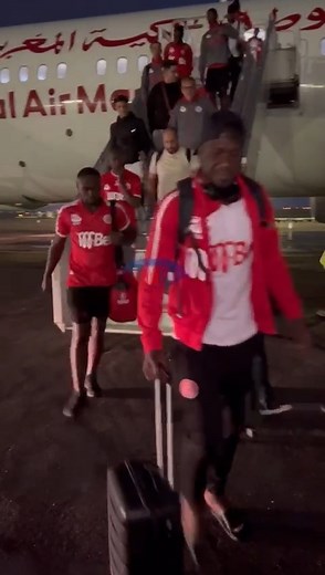 SIMBA SC YAWASILI MOROCCO: Kikosi cha Klabu ya Simba kimewasili katika Uwanja wa Ndege wa Mohamed V nchini Morocco na hapa kitapanda ndege nyingine kwenda Jiji la Marrakech ambapo ndipo mchezo wake dhidi ya Wydad utachezwa. Mechi ni Jumamosi saa 4:00 usiku #LIVE #AzamSports3HD kwa Tanzania Pekee (Imeandikwa na @anoth_paul ) #SimbaMorocco #CAFChampionsLeague #CAFCL #CCL #LigiYaMabingwaAfrika #SimbaSC #SSC #WydadAC #WydadSimba | AzamSports