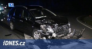 VIDEO: Šofér nedal na Kolínsku přednost, spolujezdkyně je těžce zraněná - iDNES.cz