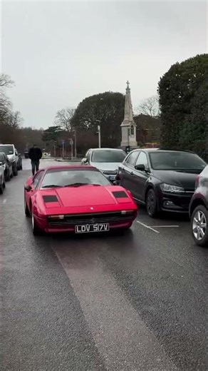 Jaguar XJ8 V8 Sovereign vs 1980 Ferrari 308 GTS