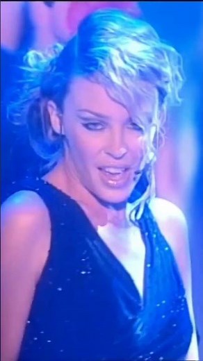 Kylie Minogue - Come Into My World Live 2002