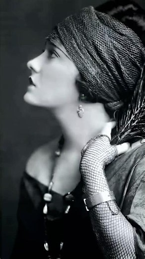 What Made ZIEGFELD Follies Photographer Alfred Cheney Johnston Famous?