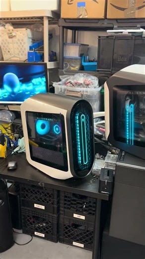 Black & White Alienware Aurora 👽