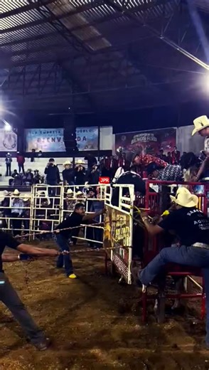 UN CHAMACO DE 17 AÑOS LE HACE MA QUEDA AL G63 Canito De Lagunillas #jaripeorebelde