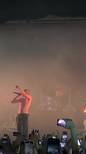 Chase Atlantic Live Performance in Sao Paulo - Into It