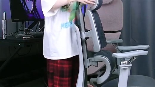 这款电竞椅支持腰背支撑，久坐不累，实测4小时办公依旧舒适，腰部承托有力，久坐不酸不痛。