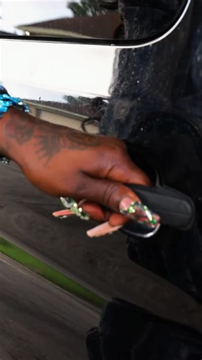 We’re back on the road…shining our light and chasing rainbows all way to @bostonprideforthepeople today ✨🌈 new song CHURCH out now 💒🚐 | Big Freedia