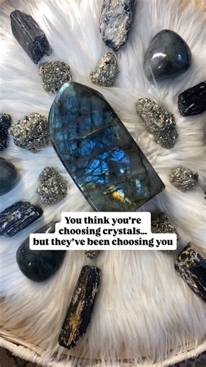 ✨ Comment “Codex” to step into crystalline mastery, to activate the codes your crystals have been holding for you. When I first started working with crystals, I thought I was the one doing the choosing. But every time life shifted, a new home, a new chapter, a new lesson, a new crystal appeared. They always showed up before I knew I needed them. That’s when I realized crystals are living maps, guiding us to the next version of ourselves. Inside The Crystal Codex, I teach how to listen to those m