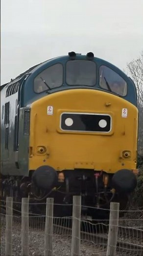 THE SOUND OF A CLASS 37 | GWSR 37215 | #train #railway #shorts #class37 #tones #power