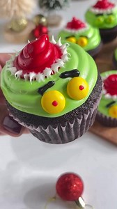 😡Looking for a cupcake that bites back? Kranky Cupcakes are here to bring the sass to your Christmas table! With our non-stick cookie sheets and baking tools, you can whip up these feisty treats effortlessly this weekend. Visit bakerssecret.com for bakeware and tools🌟🎅🏻🧁 #KrankyCupcakes #SassyBites #EffortlessBaking #ChristmasTasteAdventure #Christmas #Bakerssecret | Baker's Secret