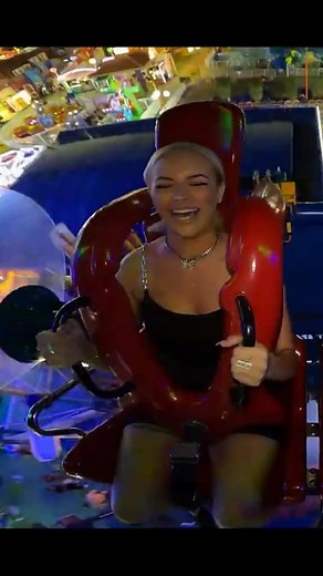 Gorgeous blonde having fun on slingshot ride #slingshot #slingshotride #slingshotrides #slingshotrider #slingshot | Sirleia Moorenynha