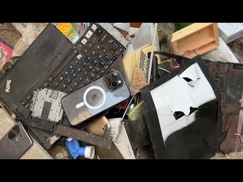 Rich People Threw These Away! iPhones, Laptop & Android Phones Found in Trash Pit 