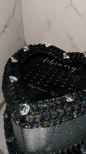 Hey Guys! Here’s Part 2 of the chrome/glitter cake tutorial! Isn’t the final product to die for 😍😍😍💎💎💎🖤 This is also a burn away cake 🔥🔥🔥 For bookings and inquiries use the link in our bio✨ #burnawaycake #fortlauderdalecakes #fortlauderdalebaker #fortlauderdaletreats #miamicakes #miamitreats #bakesale #customcakes #reels #cakedecorating #cakedesigner #cakedecorator #minicake #minicakes #heartcake #burnawaycaketutorial #glittercake #glittercaketutorial #chromecaketutorial #chromecake #m