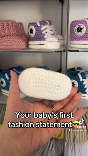 Crochet baby boots, the best baby shower gift ever