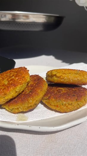 Crispy Red Lentil Patties – RECIPE in comments below ⬇️ | Glow Diaries