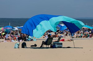 20 Michigan beaches closed, under advisories as steamy, sweltering weekend begins