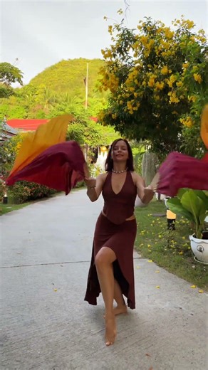 ☀️Mood: to dance barefoot with Silk Fans