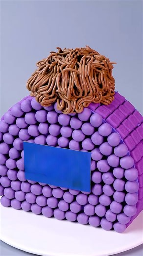 Simple hacks for decorating purple chocolate cakes