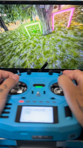 𝕵 🧢 on Instagram: "FPV Pilot training Entrenamiento de piloto FPV Drone simulator Simulador de drones 48/100 #fpv #fpvdrone #fpvfreestyle #dronevideo #droneshot"