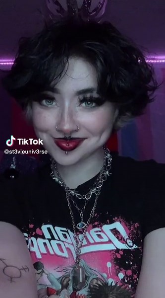 fem 2 weeks on t vs around 8 months masc #testosterone#transandproud#🏳️‍🌈 #lgbt#QuakerPregrain#gay#mlm#fyp#ftm