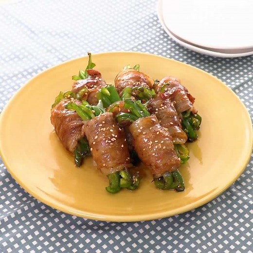 簡単15分でメインおかず！ごはんが進むピーマンの豚バラ肉巻き | デリッシュキッチン