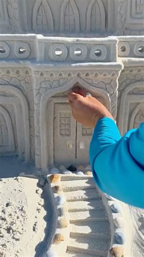 Wait till you see what she makes…😱 #shorts #sandcastles #wholesome